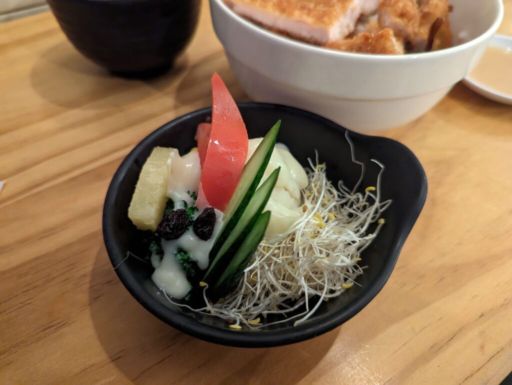 府連壽司 百元以內台南平價日式料理店 內用還有味噌湯跟麥茶喝到飽 最新完整菜單 沙拉